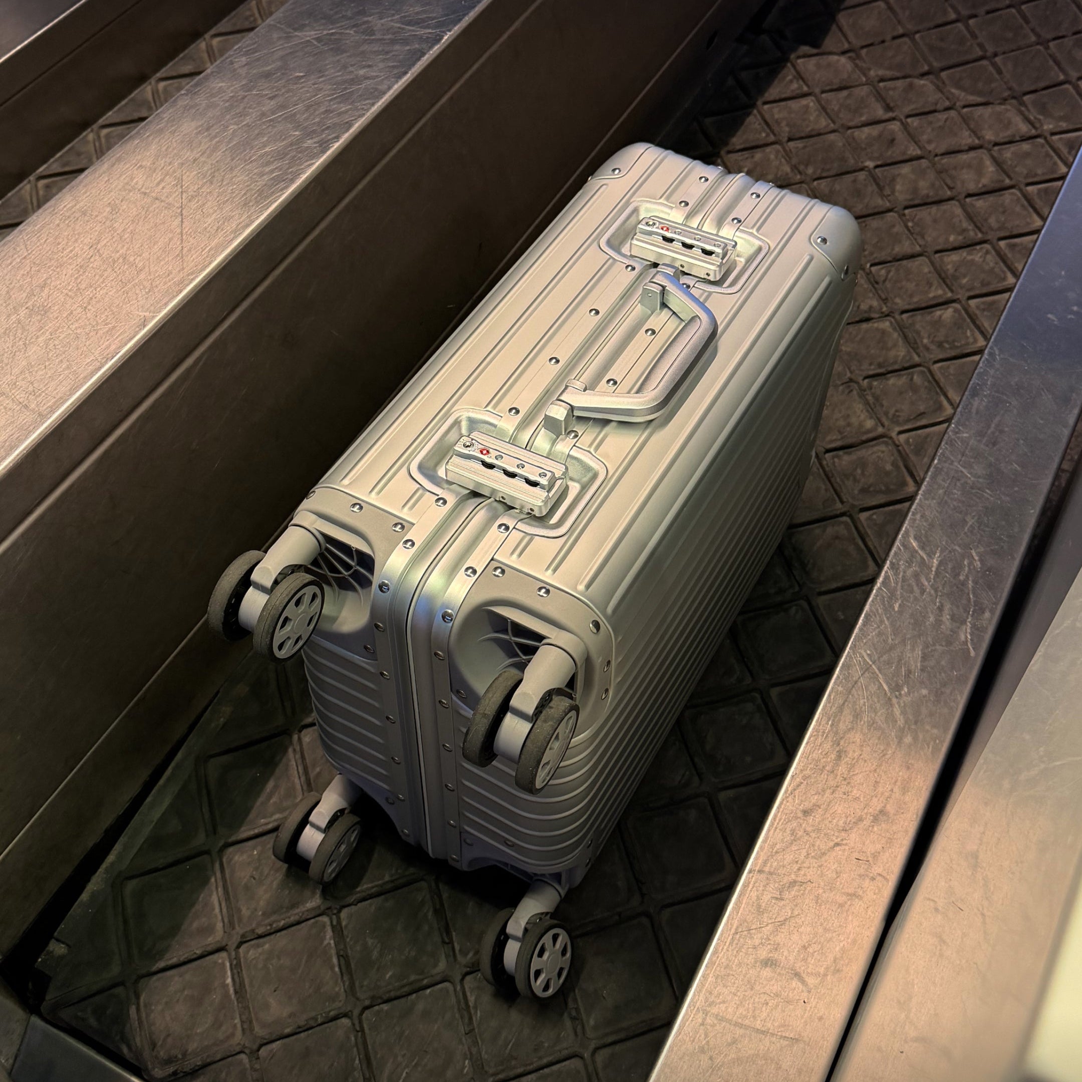 Portus Aluminium Suitcase Silver 29inch